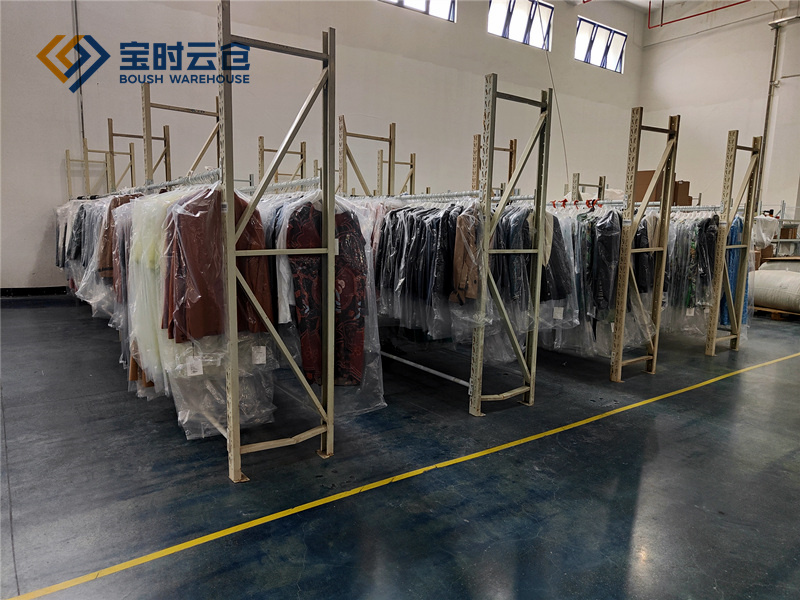 服装挂式仓储